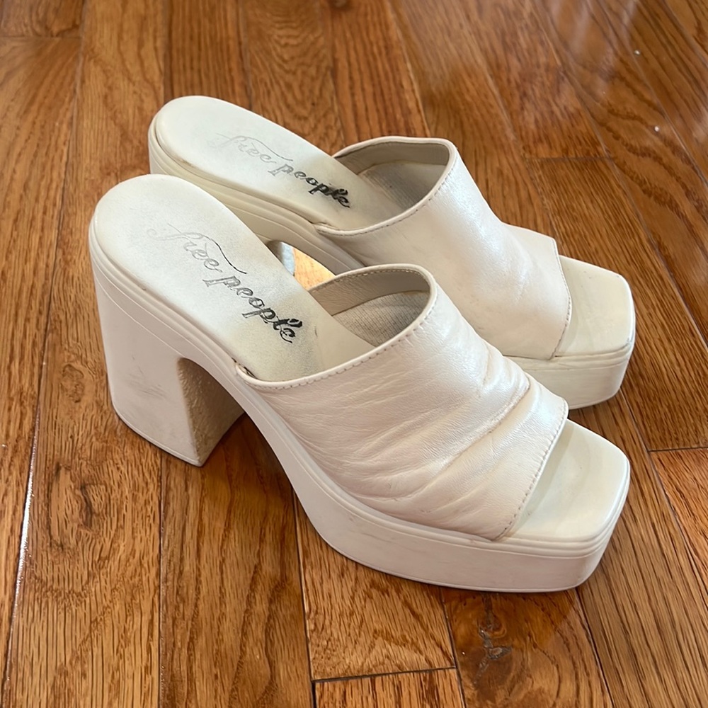 Super cute, white platform, free people, wedge size 7